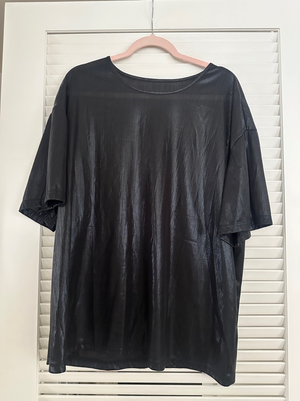 Black Shiny Short-Sleeve Crew Neck Shirt
